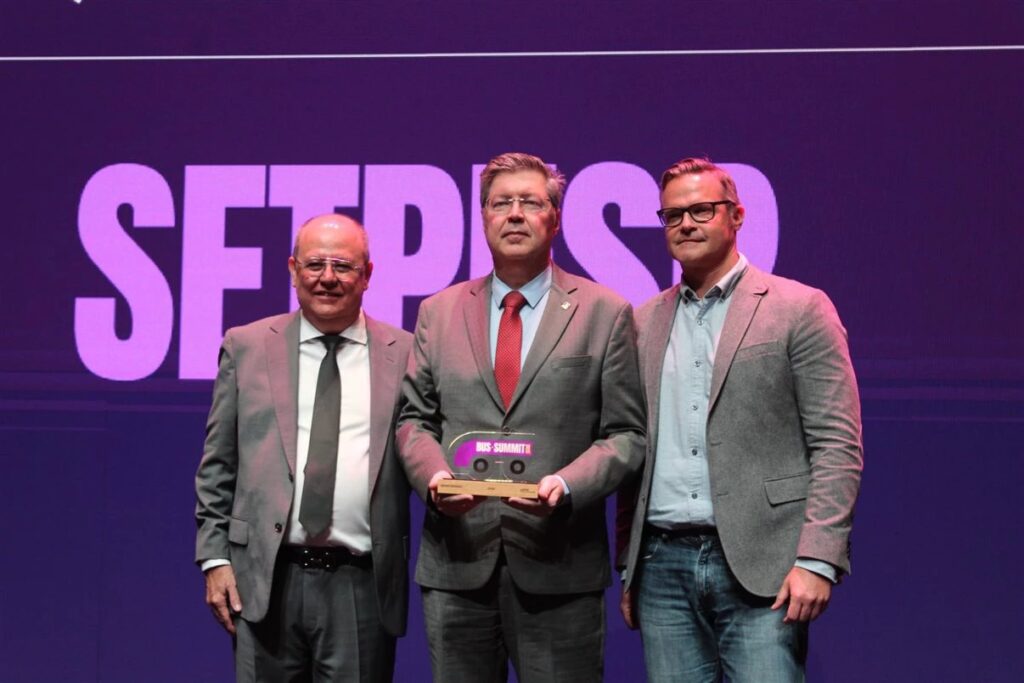 Elbert Leonardo, VP Comercial da ClickBus; Antônio Laskos, diretor executivo do SETPESP; e Phillip Klien, CEO da ClickBus